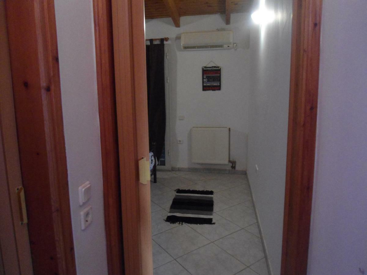 Sunny Apartment 15 Min From Airport And Sea Artemida  Exterior photo